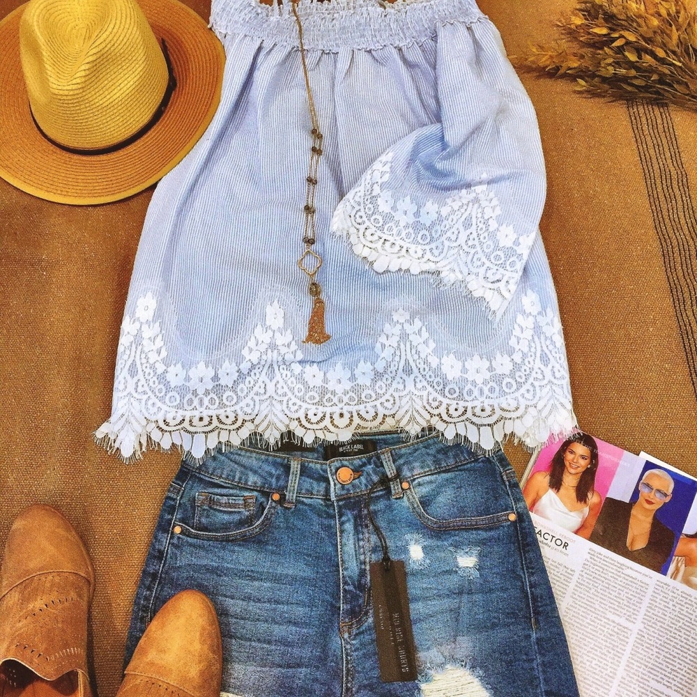 5-Star★★★★★ Rated Off Shoulder Pinstripe/Lace Top - Picture 5 of 7